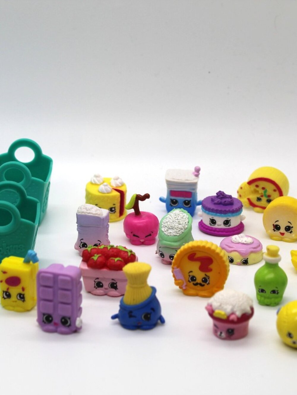Lot of 23 Shopkins Moose assorted Mini Figures (Mostly Food) & Shopping Bags